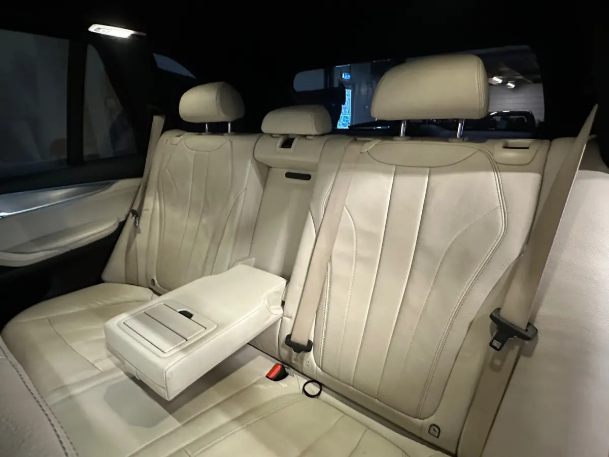 XDrive50i High Executive | PANO | M-SPORT | HUD | HARMAN KARDON | CARBONSCHWARZ