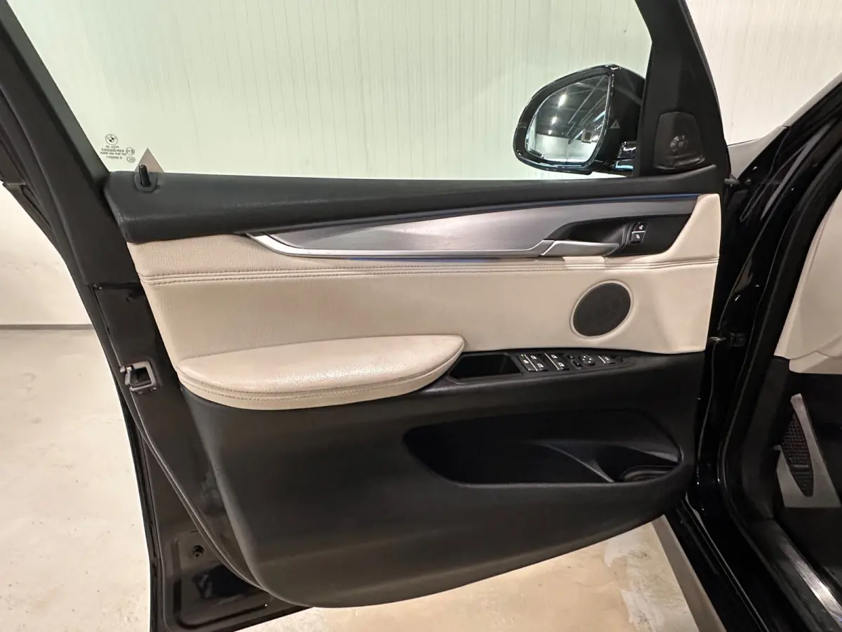 XDrive50i High Executive | PANO | M-SPORT | HUD | HARMAN KARDON | CARBONSCHWARZ