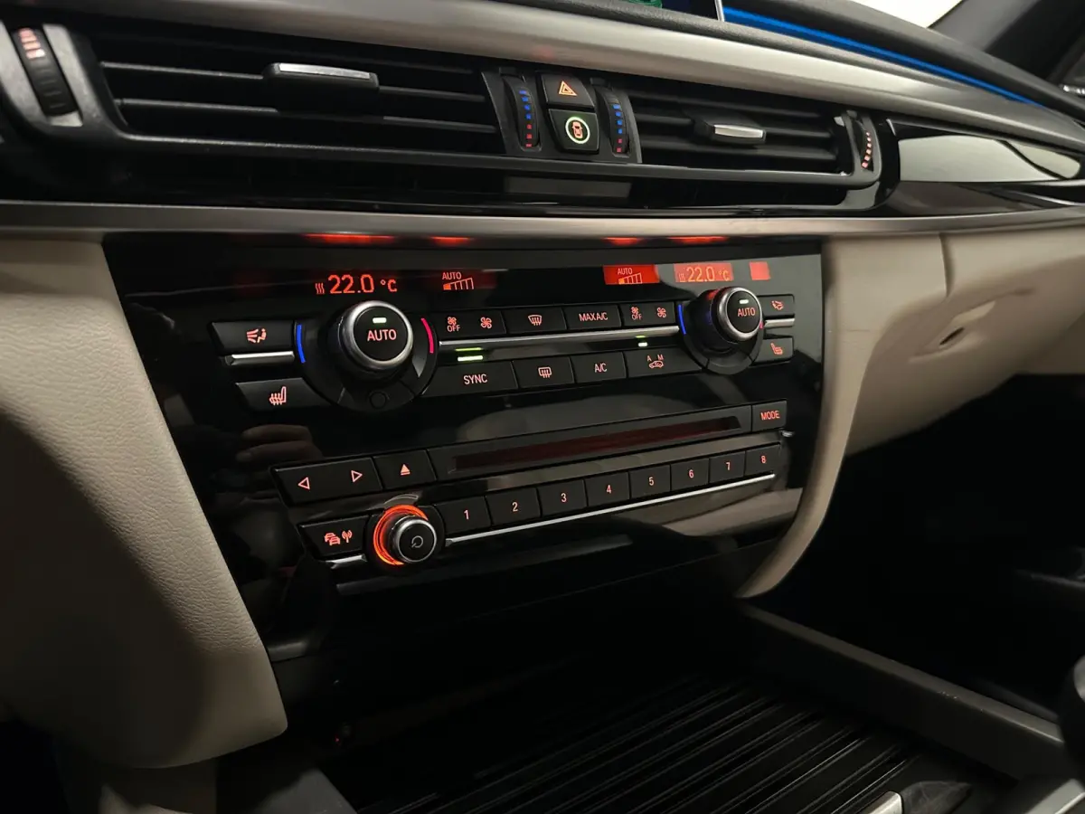 XDrive50i High Executive | PANO | M-SPORT | HUD | HARMAN KARDON | CARBONSCHWARZ