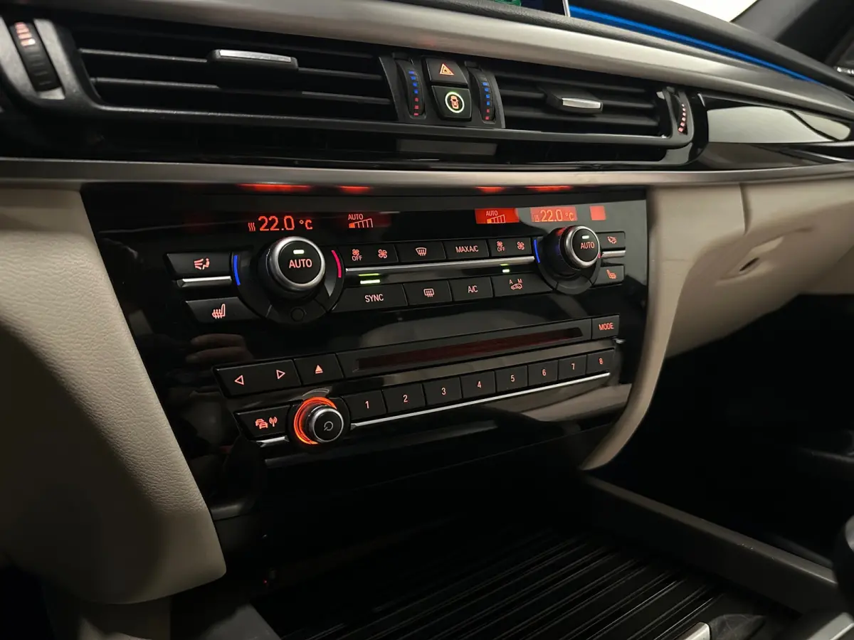 XDrive50i High Executive | PANO | M-SPORT | HUD | HARMAN KARDON | CARBONSCHWARZ
