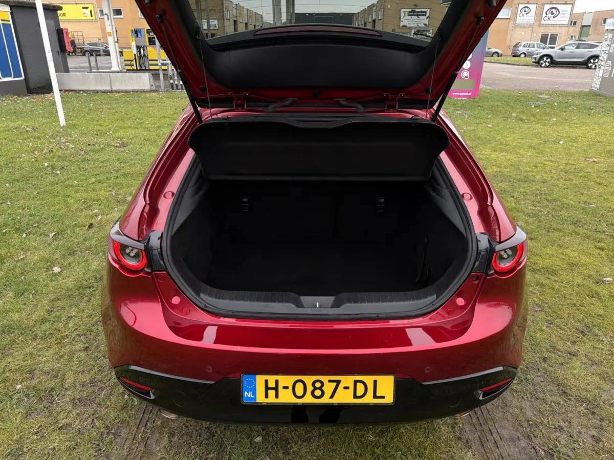 2.0 e-SkyActiv-X M Hybrid 180 Luxury - FULL OPTIONS!