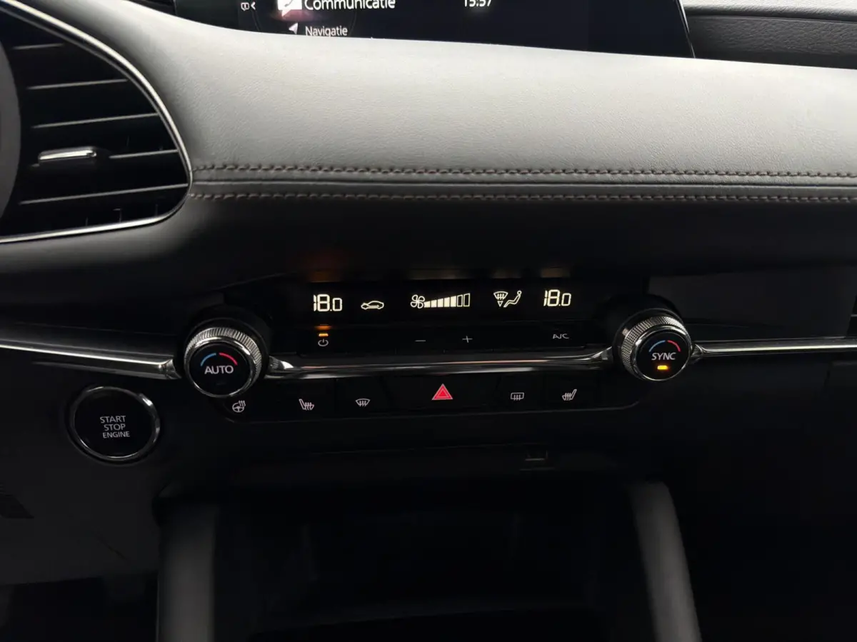 2.0 e-SkyActiv-X M Hybrid 180 Luxury - FULL OPTIONS!