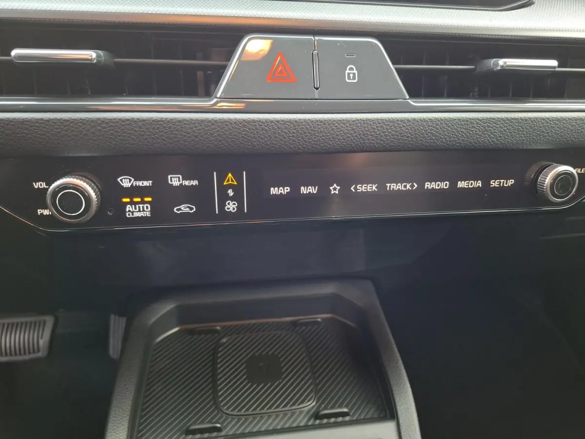 1.0 T-GDi MHEV ExecutiveLine AUTOMAAT | STOELVERWARMING & STUURVERWARMING | DODE HOEK DETECTIE | 115 PK | RESTERENDE FABRIEKSGARANTIE TM 2036