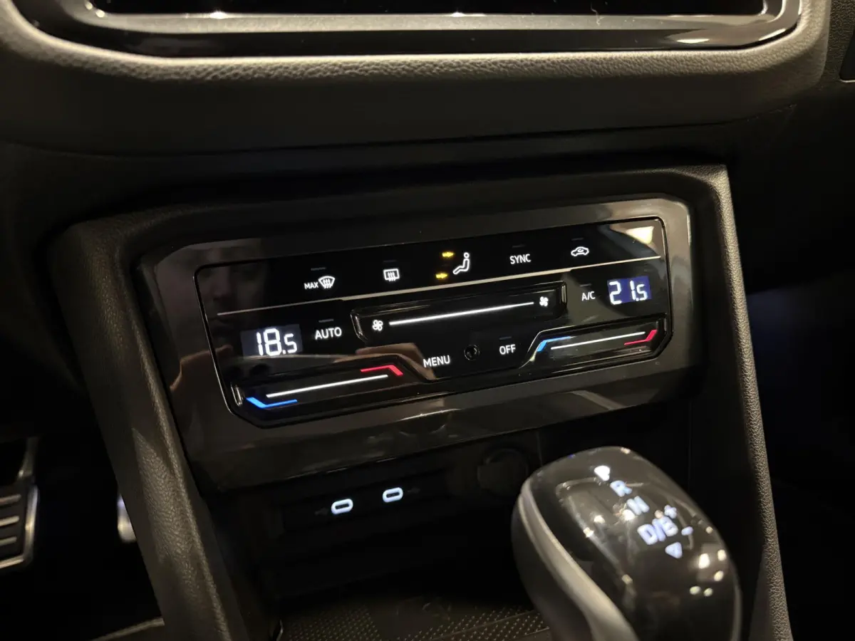 1.4 TSI eHybrid R-Line Business+ |PHEV|NAVI|CarPlay|Elek.Achterklep|IQ Light|