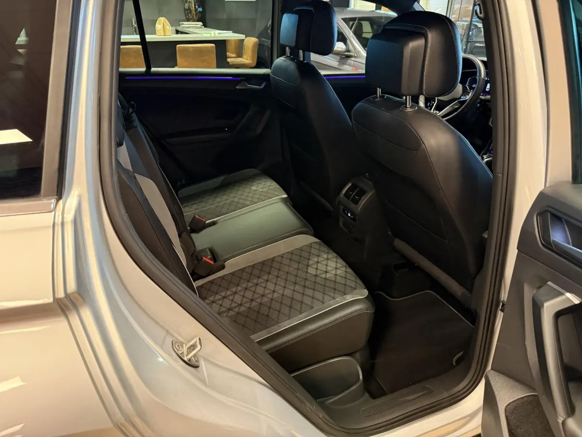 1.4 TSI eHybrid R-Line Business+ |PHEV|NAVI|CarPlay|Elek.Achterklep|IQ Light|