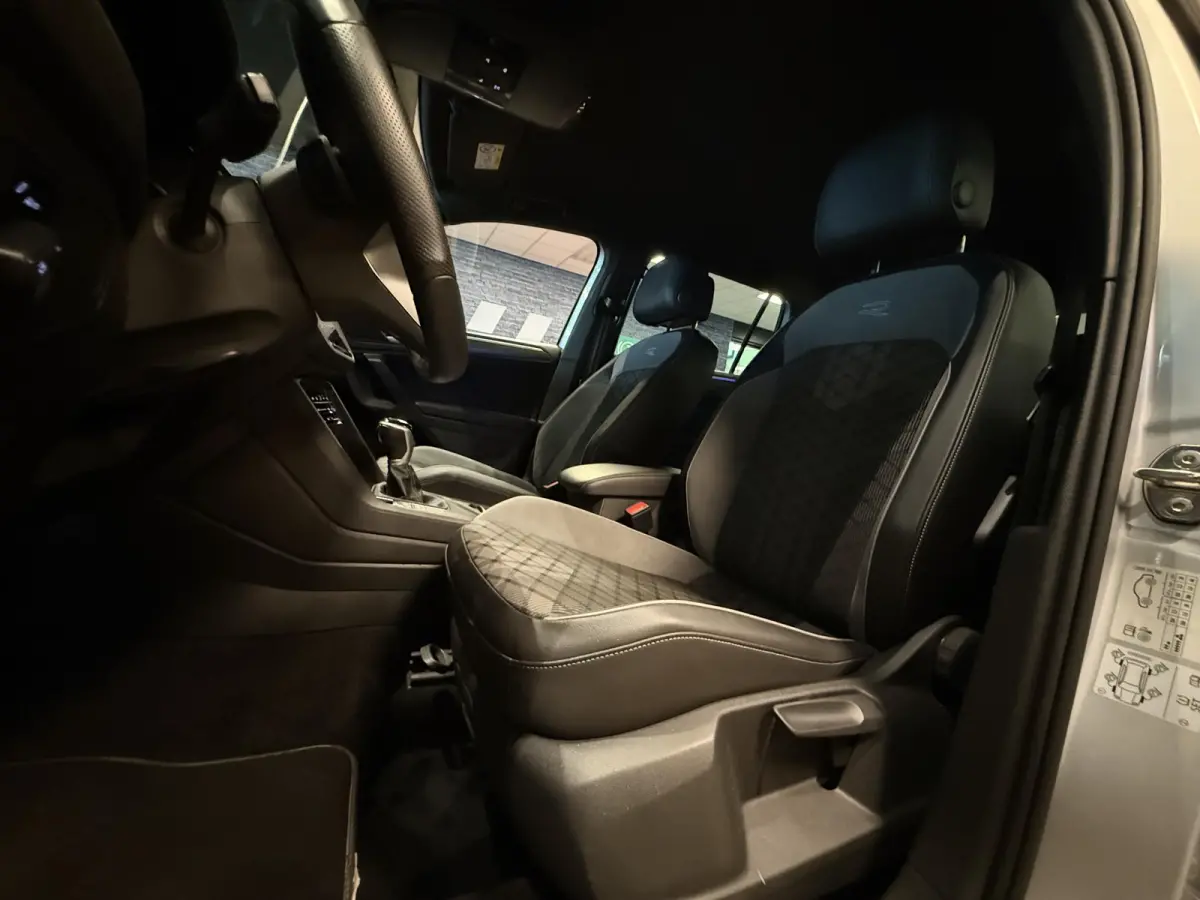 1.4 TSI eHybrid R-Line Business+ |PHEV|NAVI|CarPlay|Elek.Achterklep|IQ Light|