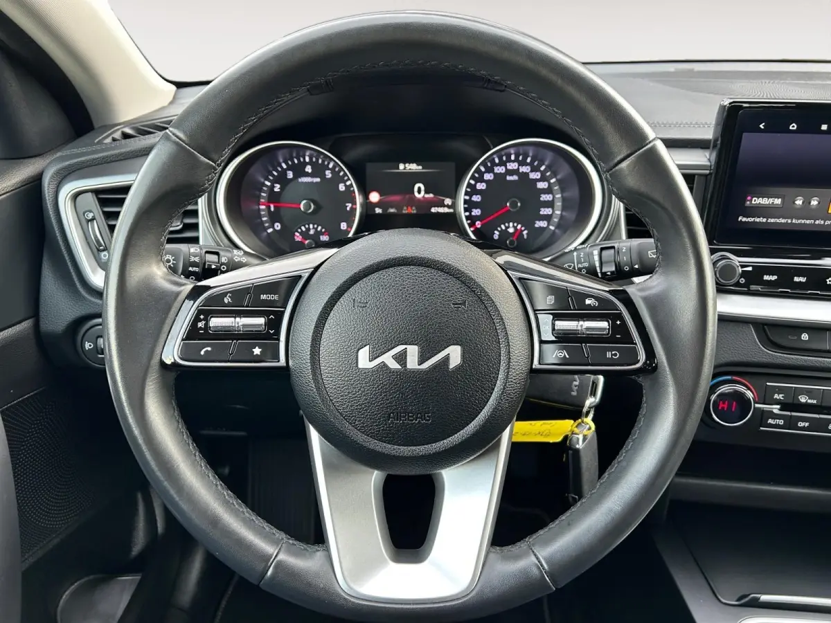 1.5 T-GDi DynamicLine | All-Seasonbanden | Apple Carplay / Android Auto | Navigatiesysteem | Parkeersensoren Voor + Achter | Parkeercamera Achter | Licht + Regensensor | Cruise Control | Cli