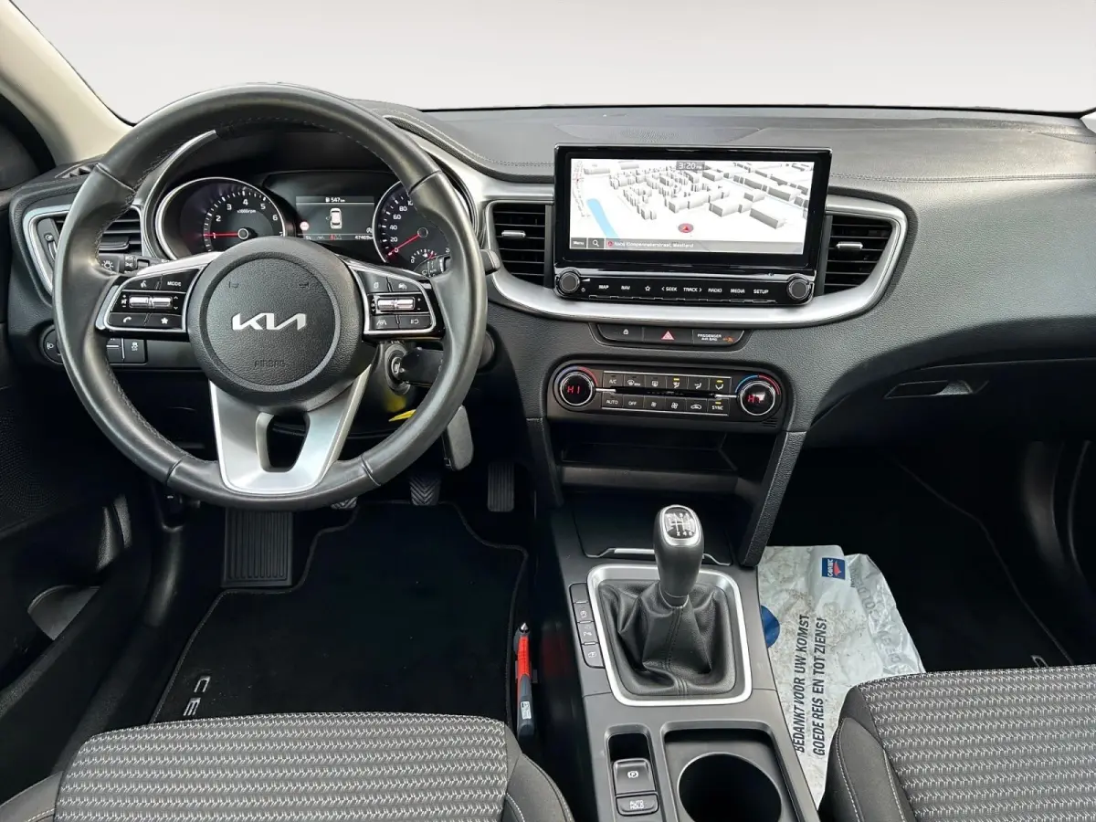 1.5 T-GDi DynamicLine | All-Seasonbanden | Apple Carplay / Android Auto | Navigatiesysteem | Parkeersensoren Voor + Achter | Parkeercamera Achter | Licht + Regensensor | Cruise Control | Cli