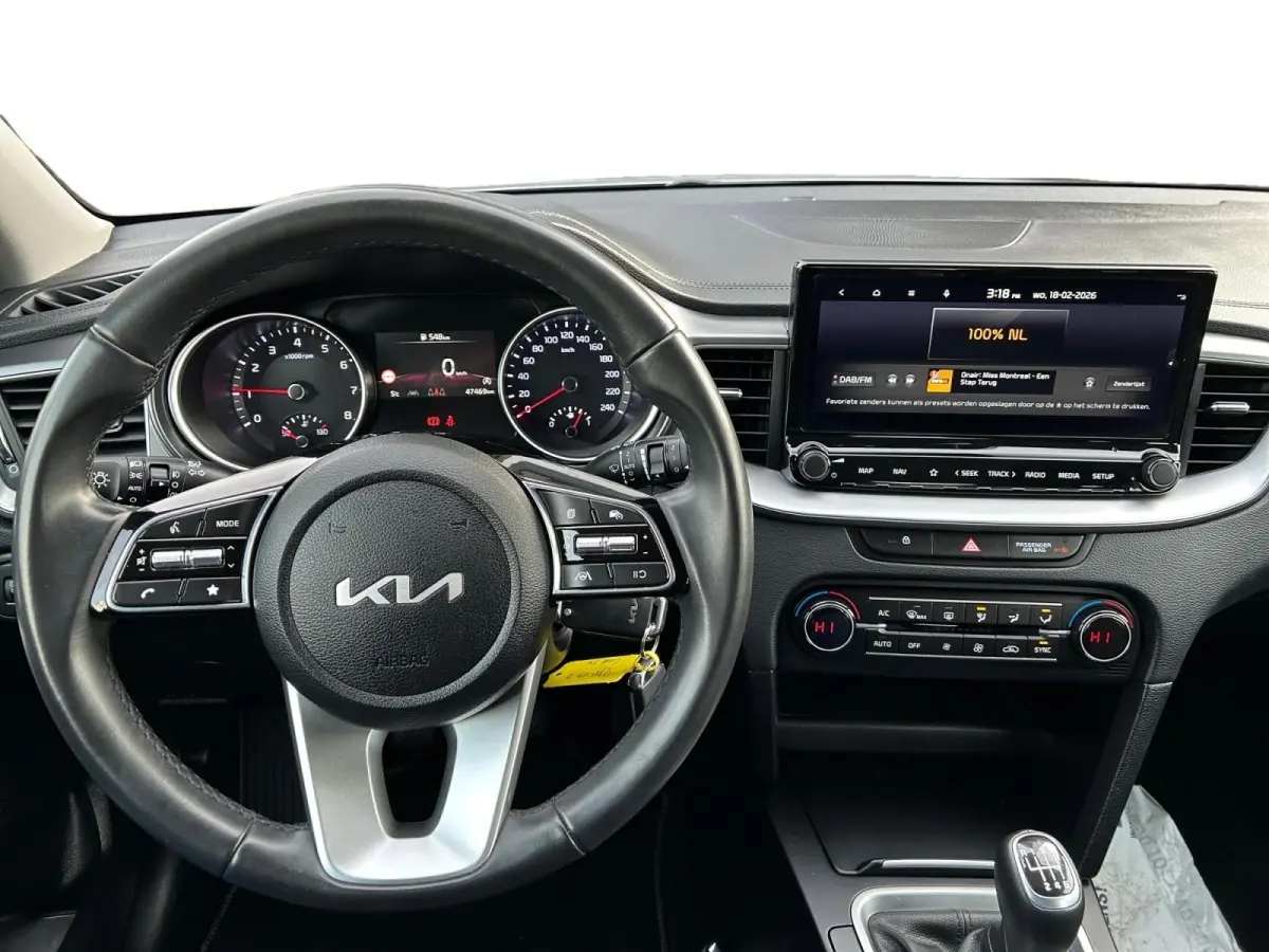 1.5 T-GDi DynamicLine | All-Seasonbanden | Apple Carplay / Android Auto | Navigatiesysteem | Parkeersensoren Voor + Achter | Parkeercamera Achter | Licht + Regensensor | Cruise Control | Cli