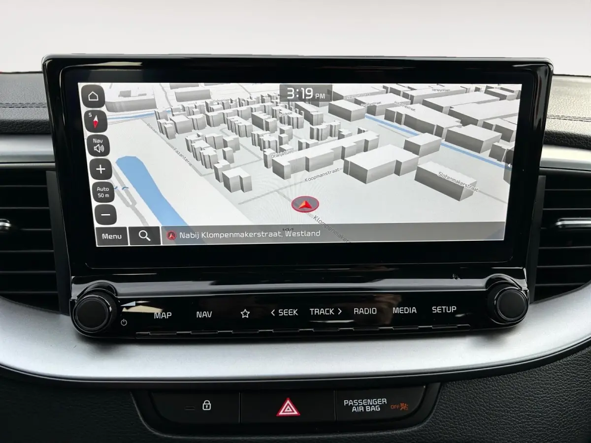1.5 T-GDi DynamicLine | All-Seasonbanden | Apple Carplay / Android Auto | Navigatiesysteem | Parkeersensoren Voor + Achter | Parkeercamera Achter | Licht + Regensensor | Cruise Control | Cli