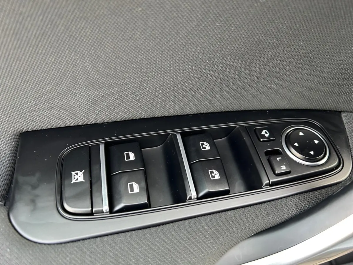 1.5 T-GDi DynamicLine | All-Seasonbanden | Apple Carplay / Android Auto | Navigatiesysteem | Parkeersensoren Voor + Achter | Parkeercamera Achter | Licht + Regensensor | Cruise Control | Cli