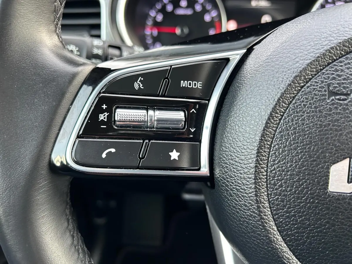 1.5 T-GDi DynamicLine | All-Seasonbanden | Apple Carplay / Android Auto | Navigatiesysteem | Parkeersensoren Voor + Achter | Parkeercamera Achter | Licht + Regensensor | Cruise Control | Cli