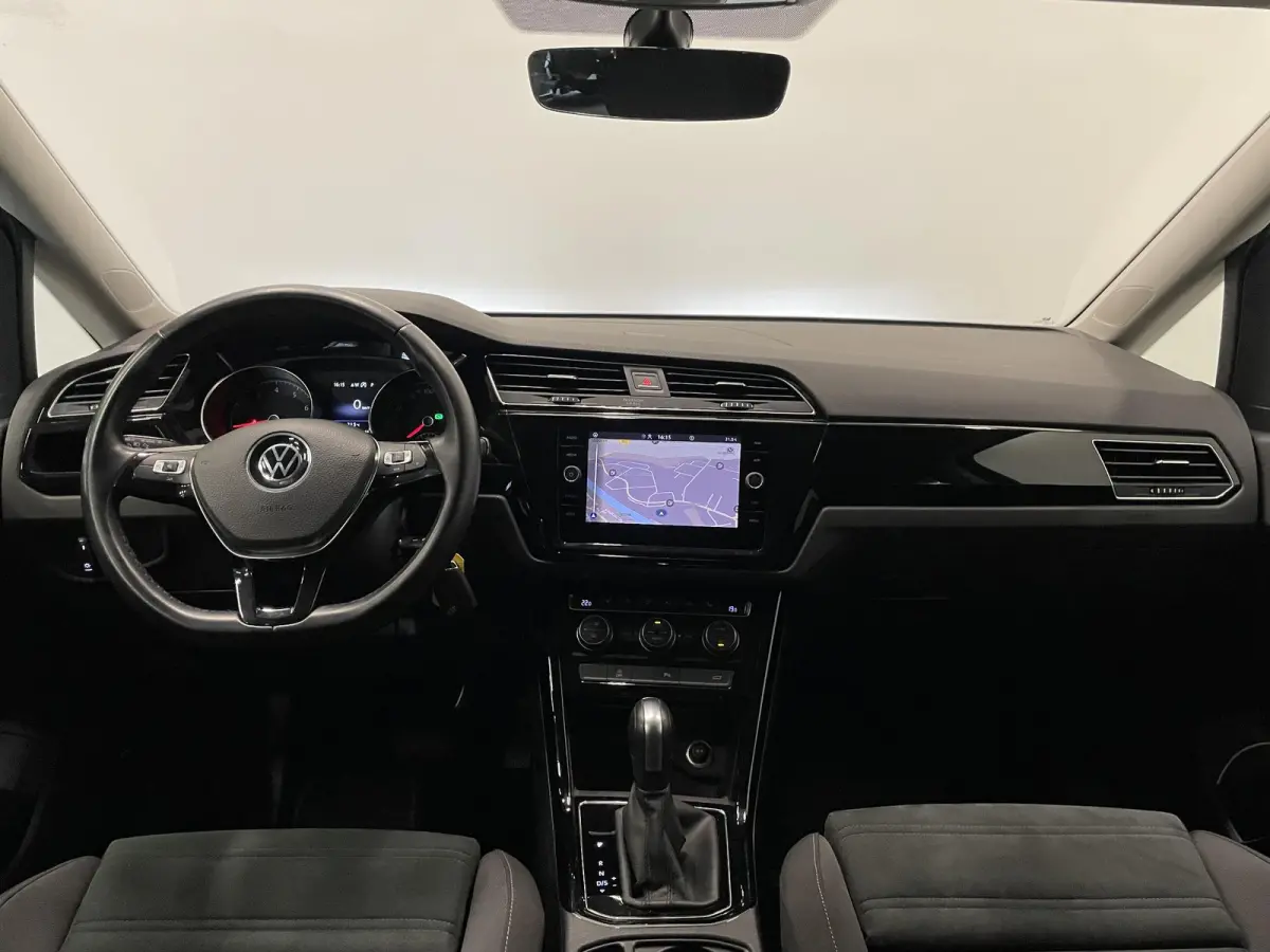 1.5 TSI DSG Highline Navigatie  Parkeersensoren Cruise Control  Blind Spot Assist  Stoelverwarming  ErgoActive stoelen  Climate Control