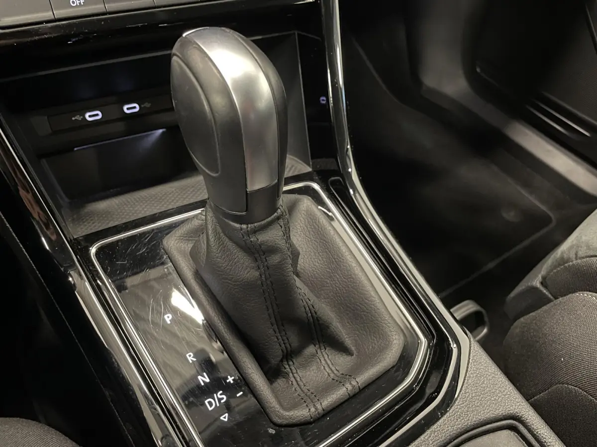 1.5 TSI DSG Highline Navigatie  Parkeersensoren Cruise Control  Blind Spot Assist  Stoelverwarming  ErgoActive stoelen  Climate Control
