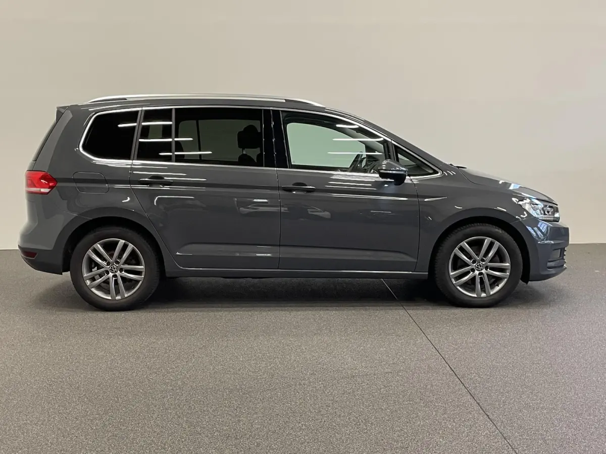 1.5 TSI DSG Highline Navigatie  Parkeersensoren Cruise Control  Blind Spot Assist  Stoelverwarming  ErgoActive stoelen  Climate Control