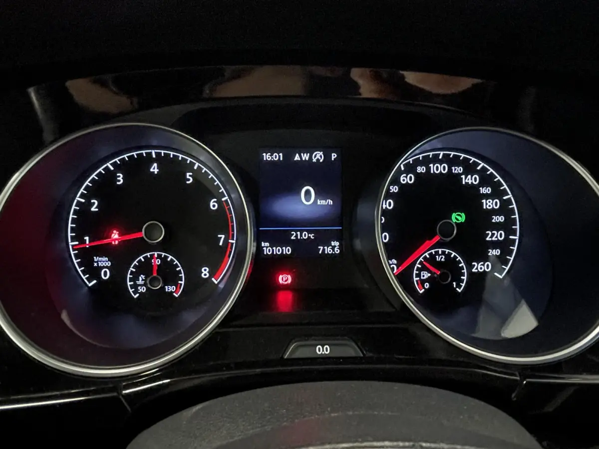1.5 TSI DSG Highline Navigatie  Parkeersensoren Cruise Control  Blind Spot Assist  Stoelverwarming  ErgoActive stoelen  Climate Control