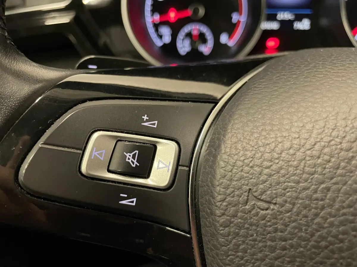 1.5 TSI DSG Highline Navigatie  Parkeersensoren Cruise Control  Blind Spot Assist  Stoelverwarming  ErgoActive stoelen  Climate Control