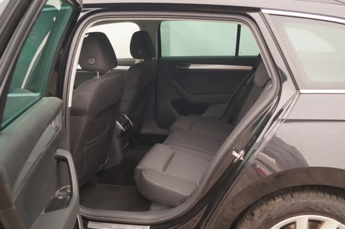 1.4 TSI iV PHEV Business Edition Plus -NAVI-ECC-