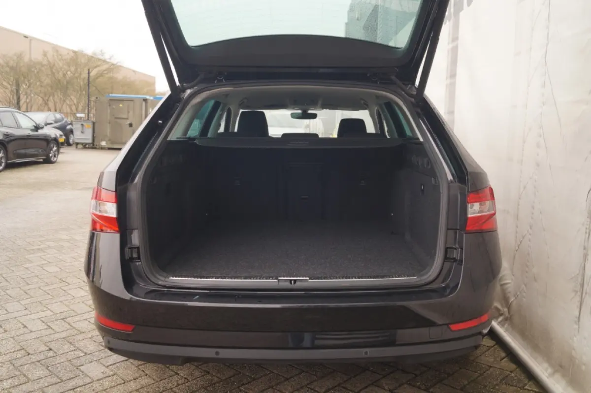 1.4 TSI iV PHEV Business Edition Plus -NAVI-ECC-