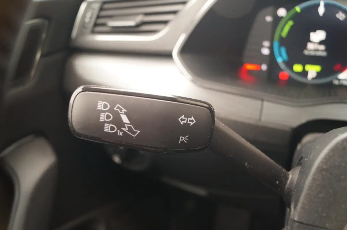 1.4 TSI iV PHEV Business Edition Plus -NAVI-ECC-