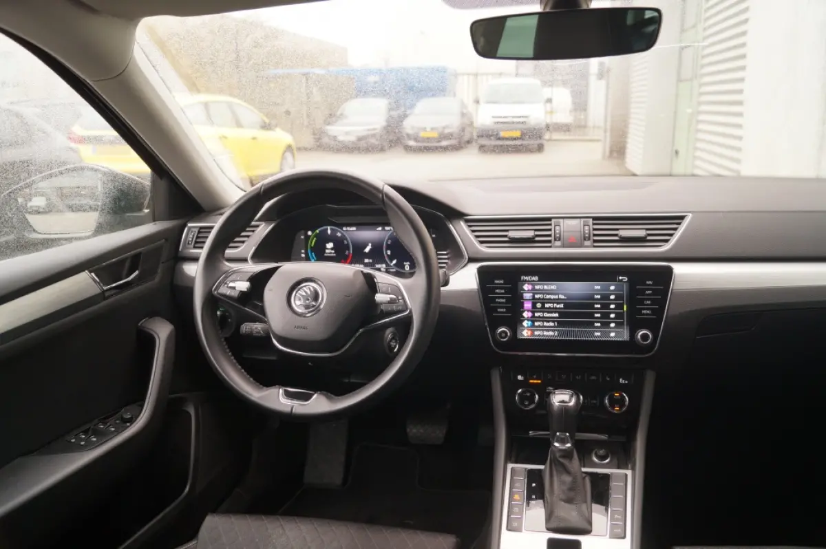 1.4 TSI iV PHEV Business Edition Plus -NAVI-ECC-