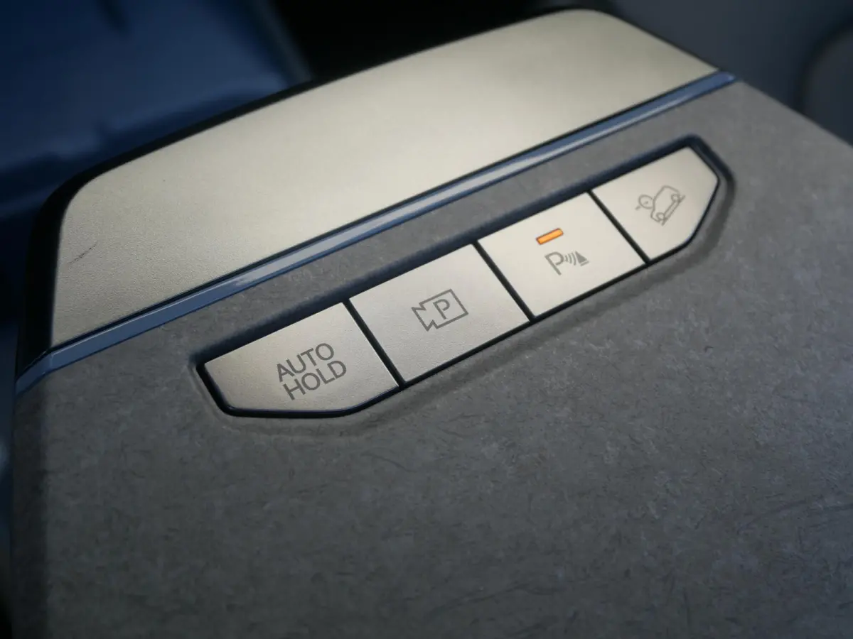 Plus Advanced 81.4 kWh | Schuifkanteldak | Stoel en stuurverwarming | Adaptief | Dode Hoek