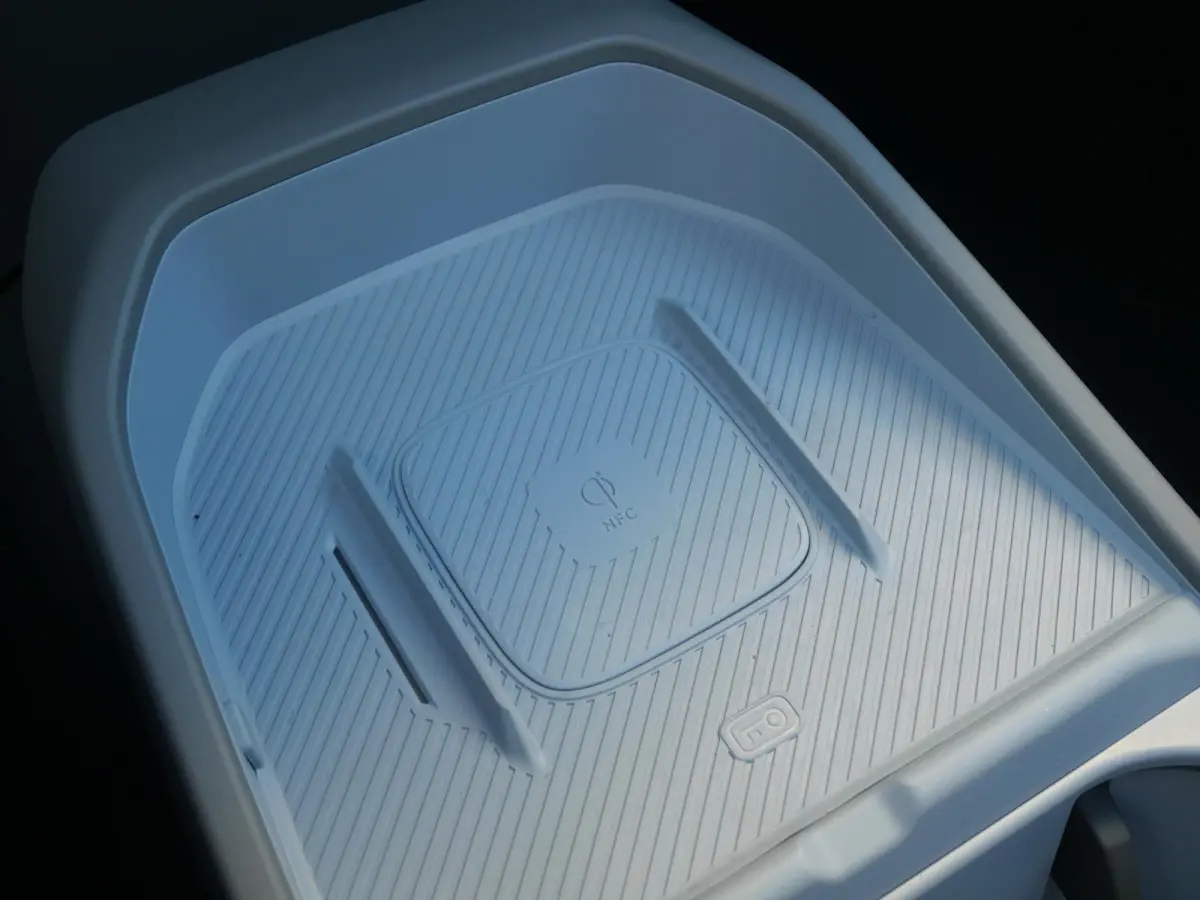 Plus Advanced 81.4 kWh | Schuifkanteldak | Stoel en stuurverwarming | Adaptief | Dode Hoek