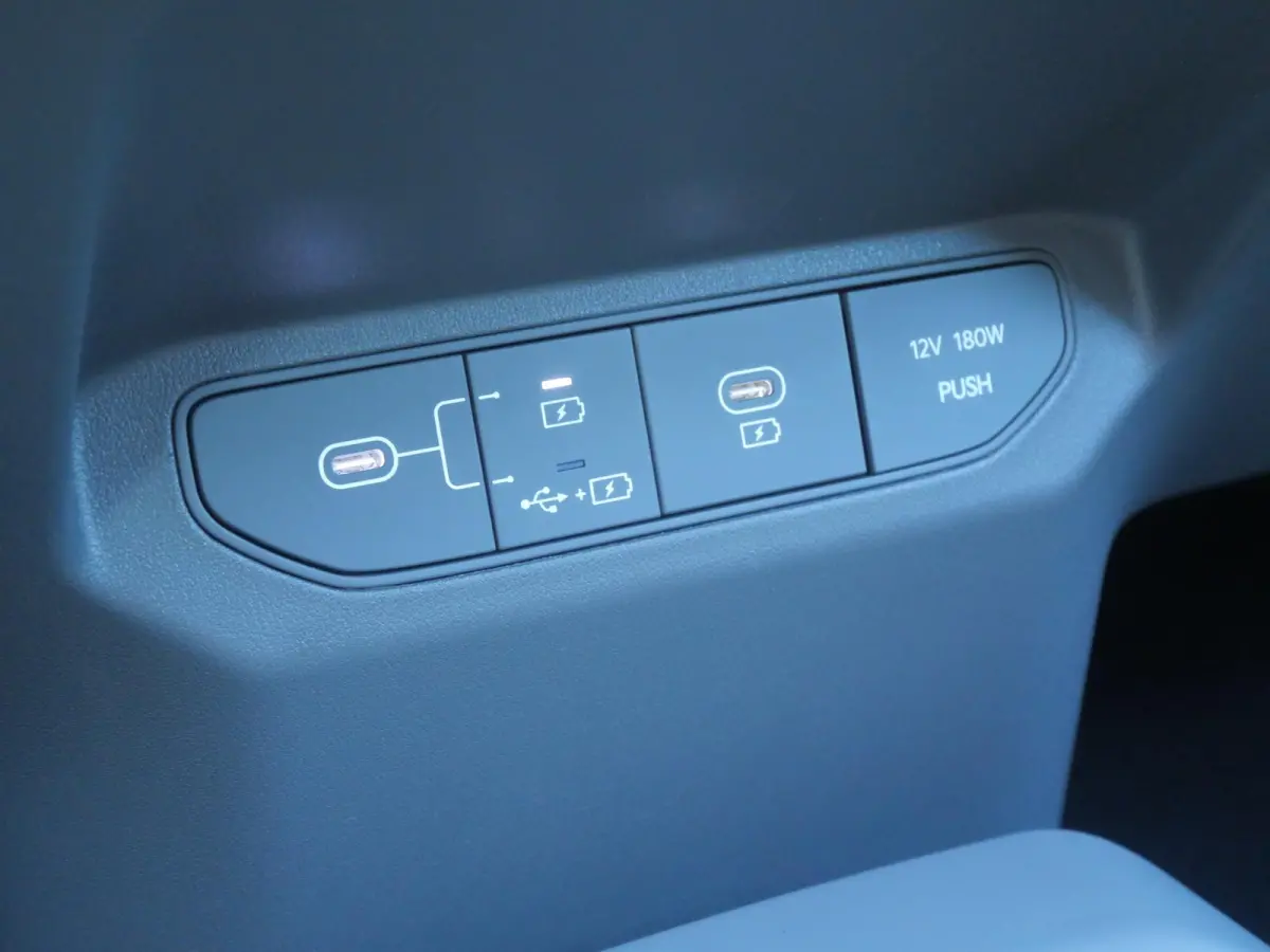 Plus Advanced 81.4 kWh | Schuifkanteldak | Stoel en stuurverwarming | Adaptief | Dode Hoek