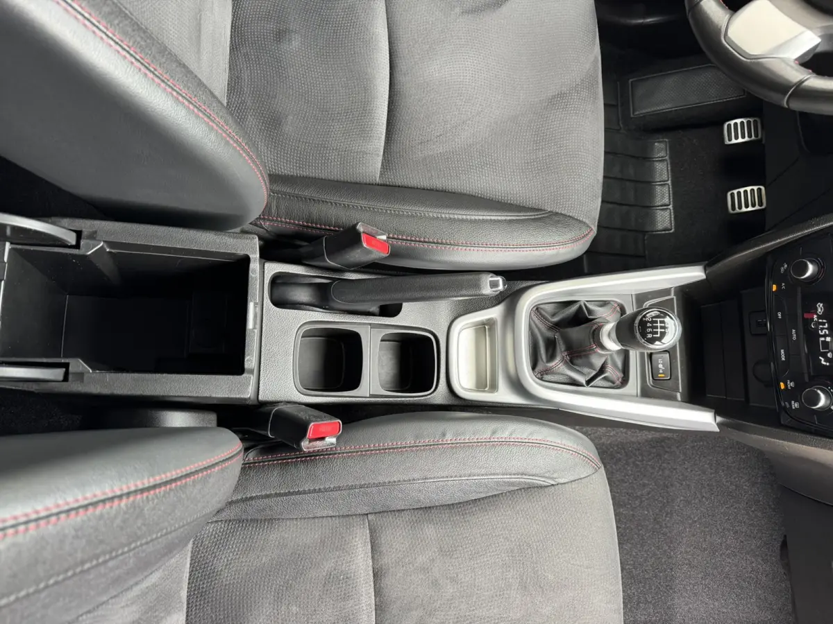 1.4 S Adaptive cruise Climate control Stoelverwarming LED Apple / Android Navigatie Achteruitrijcamera