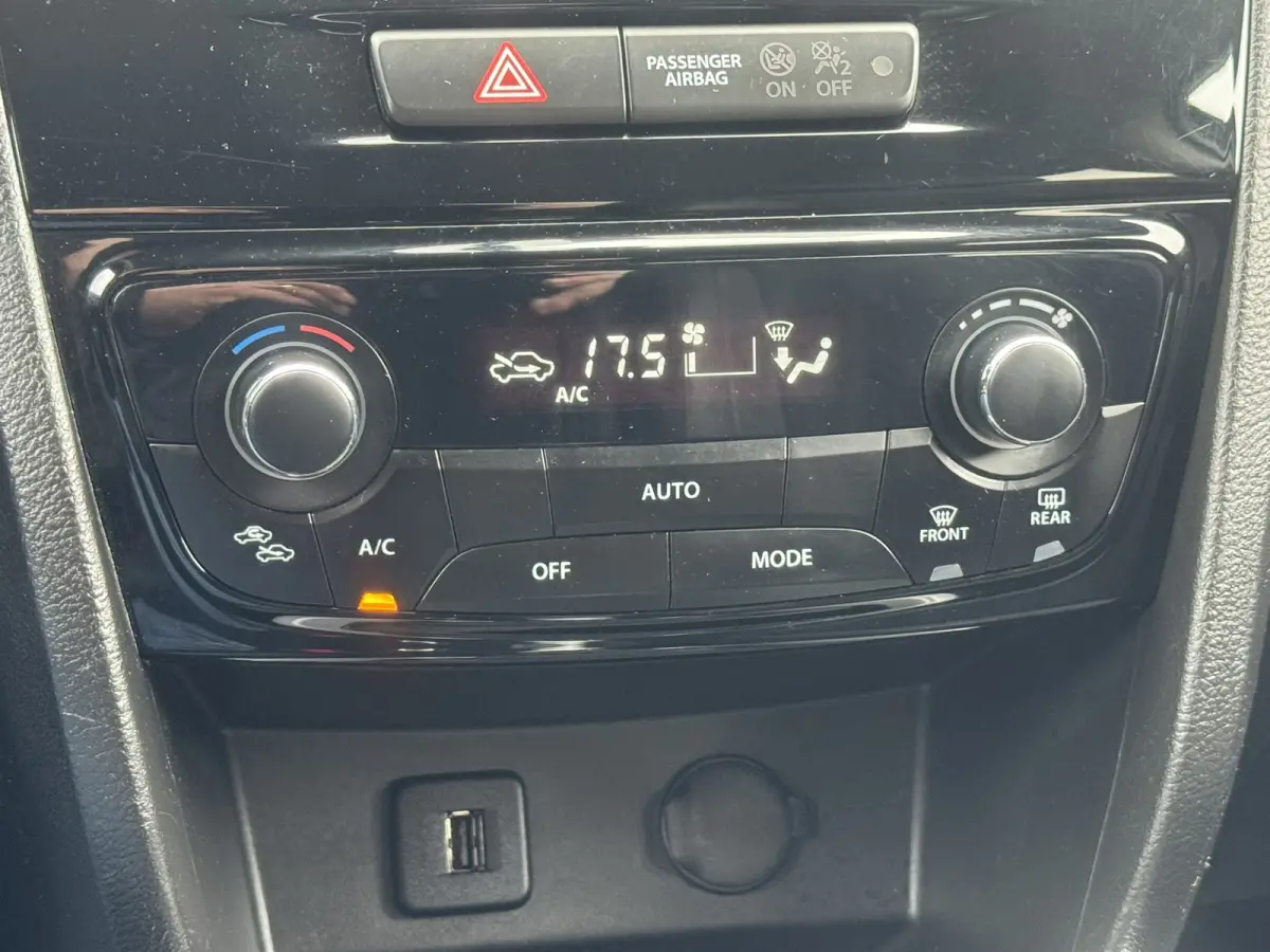 1.4 S Adaptive cruise Climate control Stoelverwarming LED Apple / Android Navigatie Achteruitrijcamera