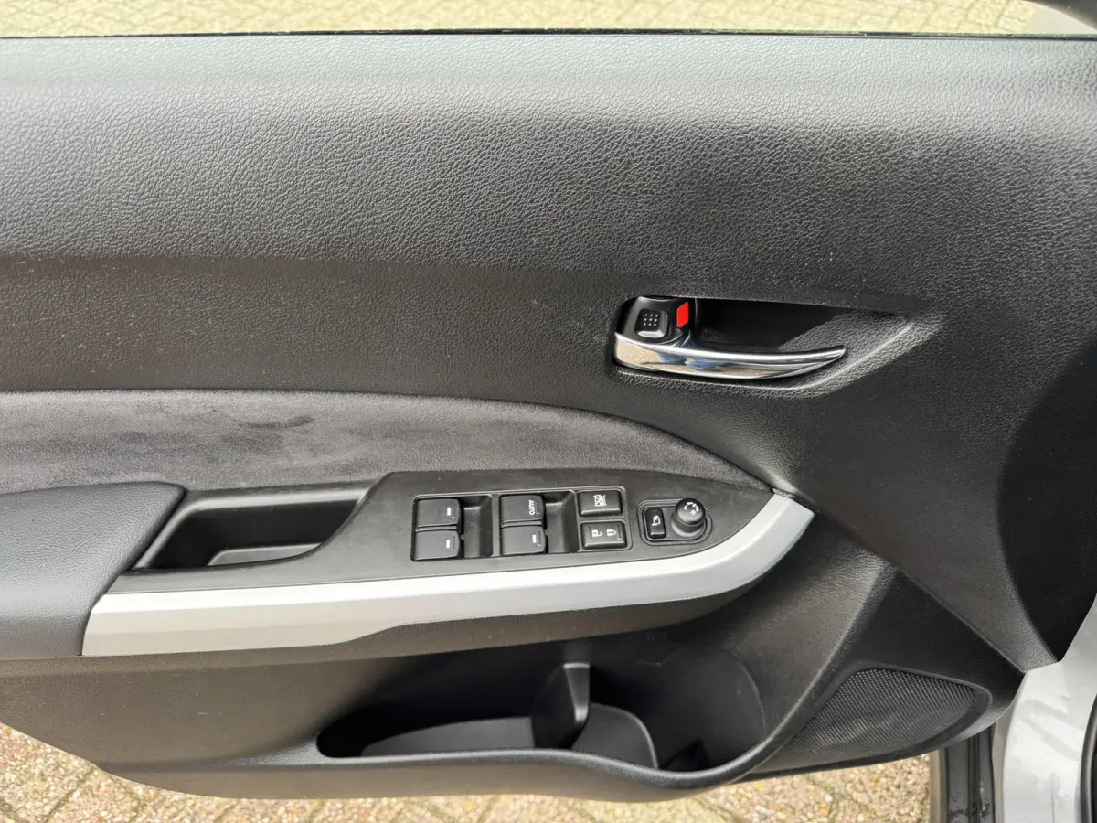 1.4 S Adaptive cruise Climate control Stoelverwarming LED Apple / Android Navigatie Achteruitrijcamera