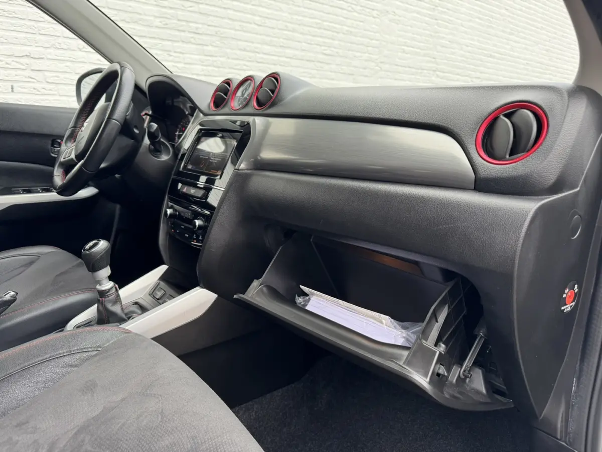 1.4 S Adaptive cruise Climate control Stoelverwarming LED Apple / Android Navigatie Achteruitrijcamera