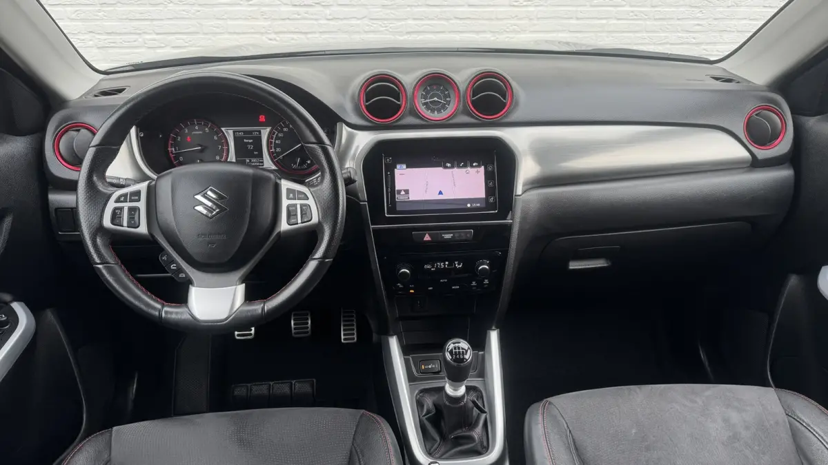 1.4 S Adaptive cruise Climate control Stoelverwarming LED Apple / Android Navigatie Achteruitrijcamera