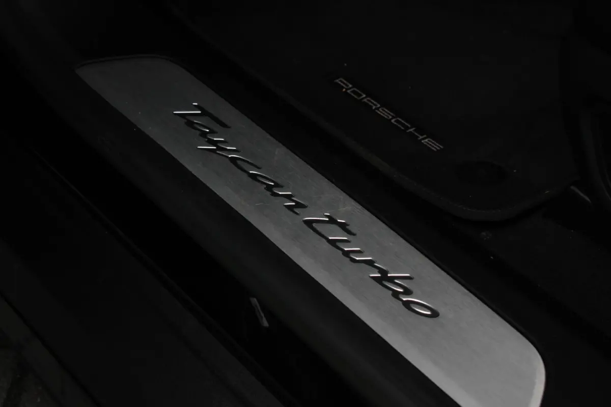 Turbo 93 kWh | Passenger Displ. | Sportchrono | Pano