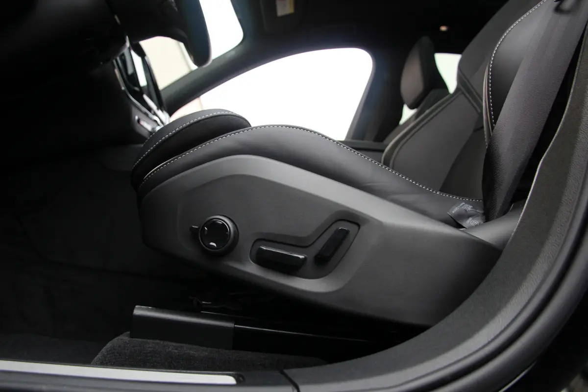 2.0 T6 Plug-in hybrid AWD Plus Black Edition R-Design | Nieuw | Pano | Head-up | ACC |