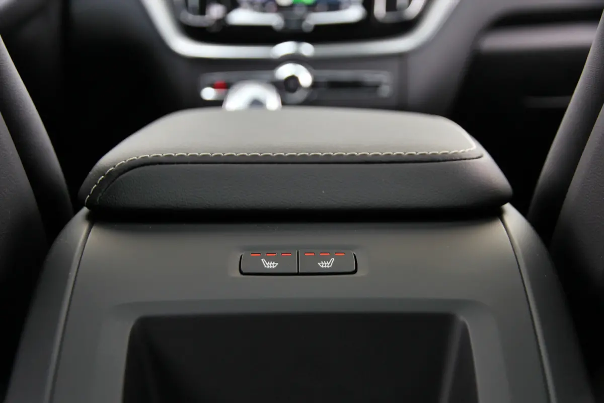 2.0 T6 Plug-in hybrid AWD Plus Black Edition R-Design | Nieuw | Pano | Head-up | ACC |