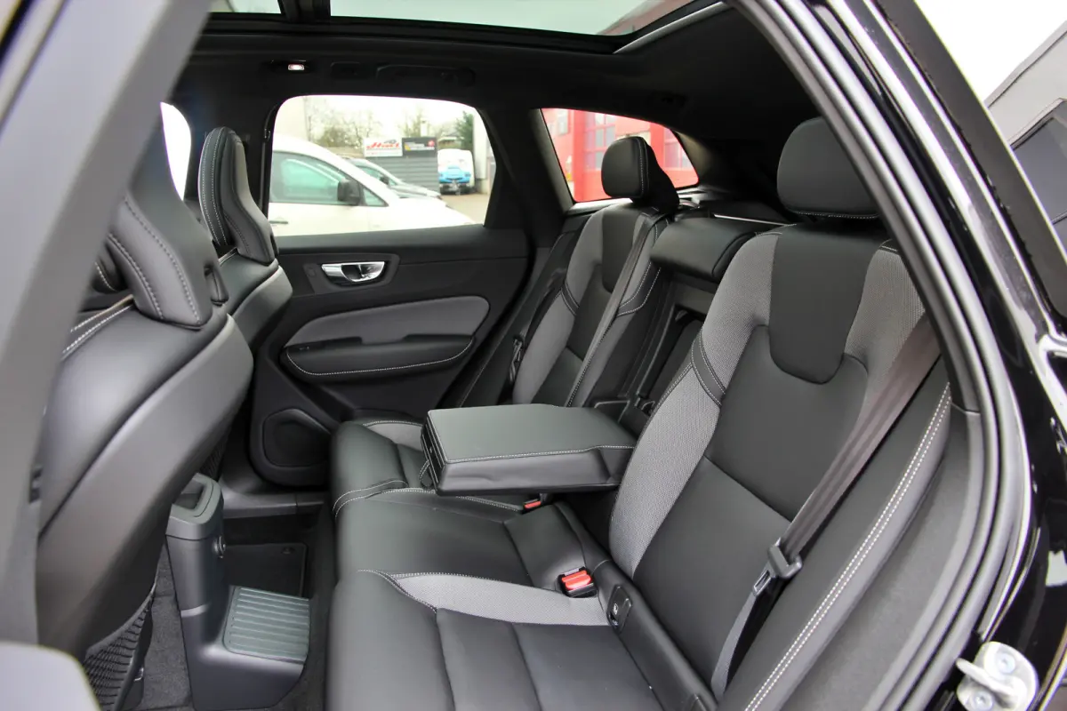 2.0 T6 Plug-in hybrid AWD Plus Black Edition R-Design | Nieuw | Pano | Head-up | ACC |