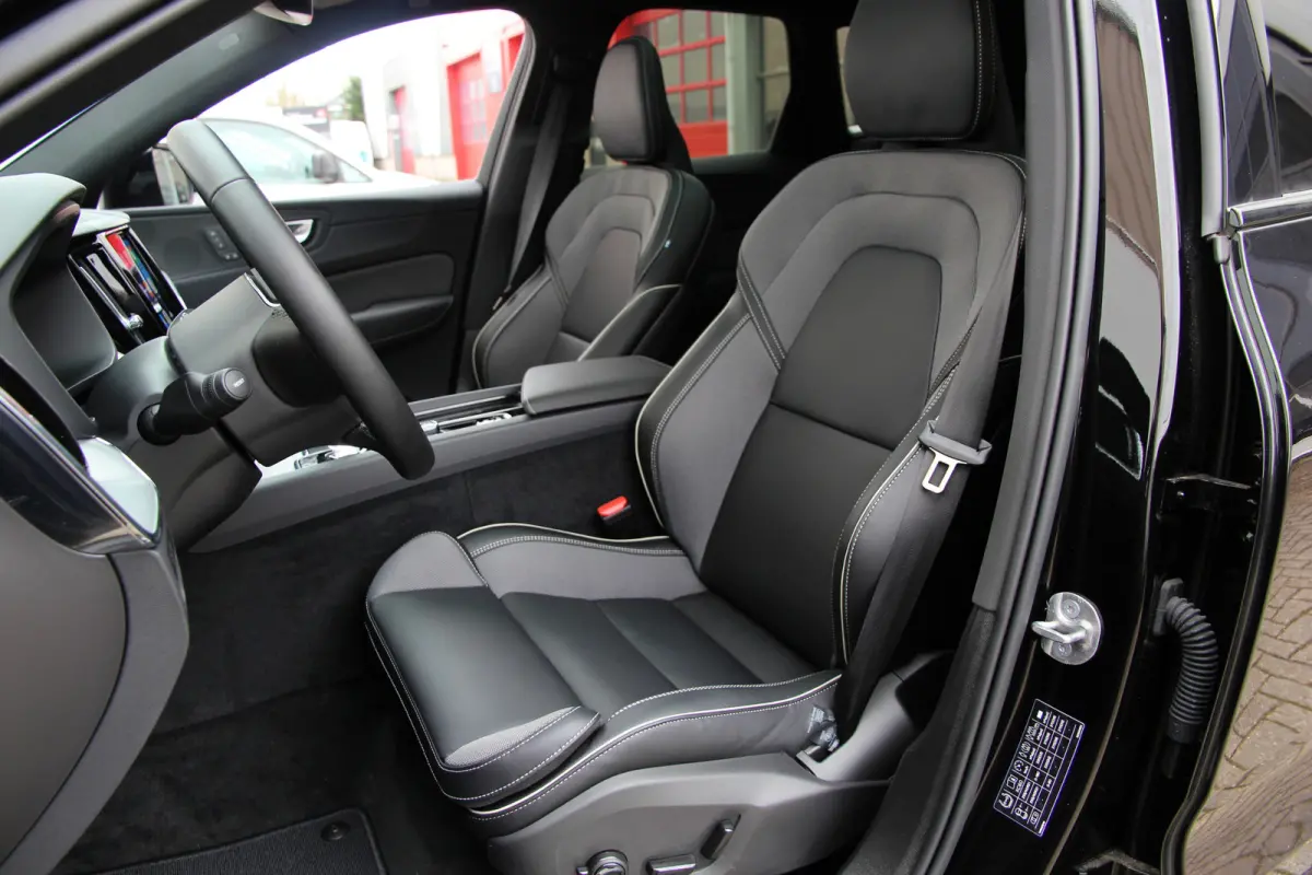 2.0 T6 Plug-in hybrid AWD Plus Black Edition R-Design | Nieuw | Pano | Head-up | ACC |