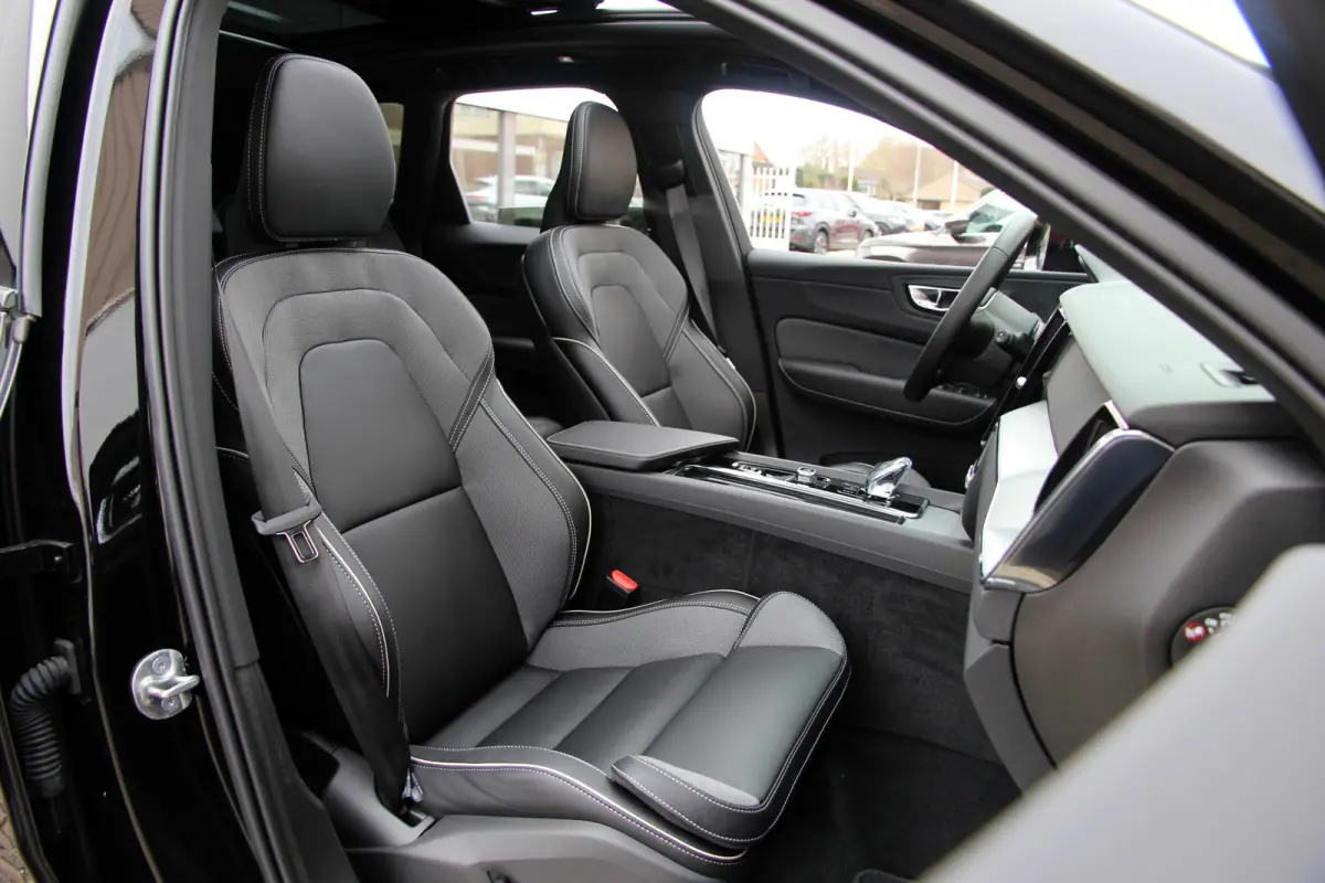 2.0 T6 Plug-in hybrid AWD Plus Black Edition R-Design | Nieuw | Pano | Head-up | ACC |