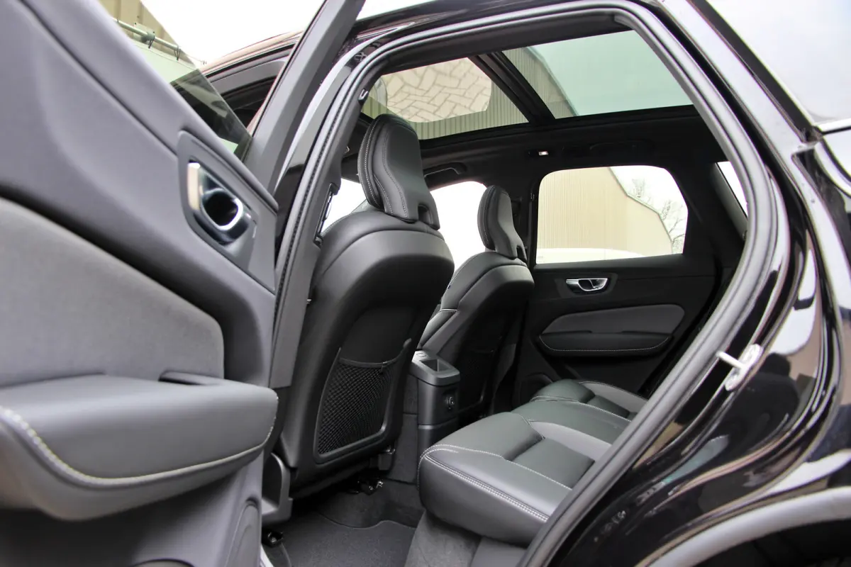 2.0 T6 Plug-in hybrid AWD Plus Black Edition R-Design | Nieuw | Pano | Head-up | ACC |