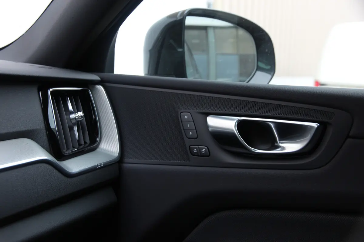 2.0 T6 Plug-in hybrid AWD Plus Black Edition R-Design | Nieuw | Pano | Head-up | ACC |