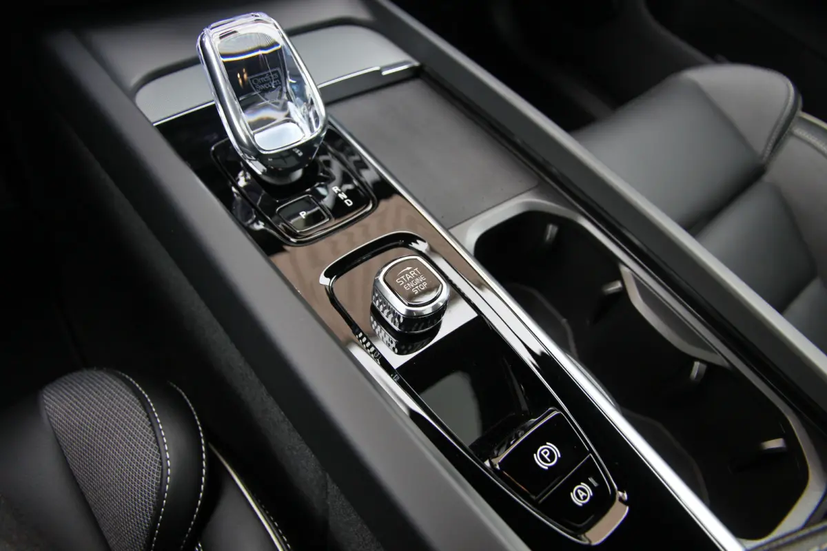 2.0 T6 Plug-in hybrid AWD Plus Black Edition R-Design | Nieuw | Pano | Head-up | ACC |