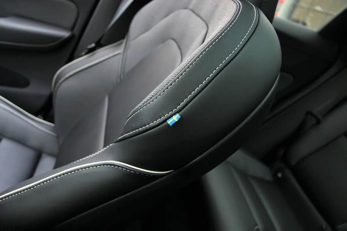 2.0 T6 Plug-in hybrid AWD Plus Black Edition R-Design | Nieuw | Pano | Head-up | ACC