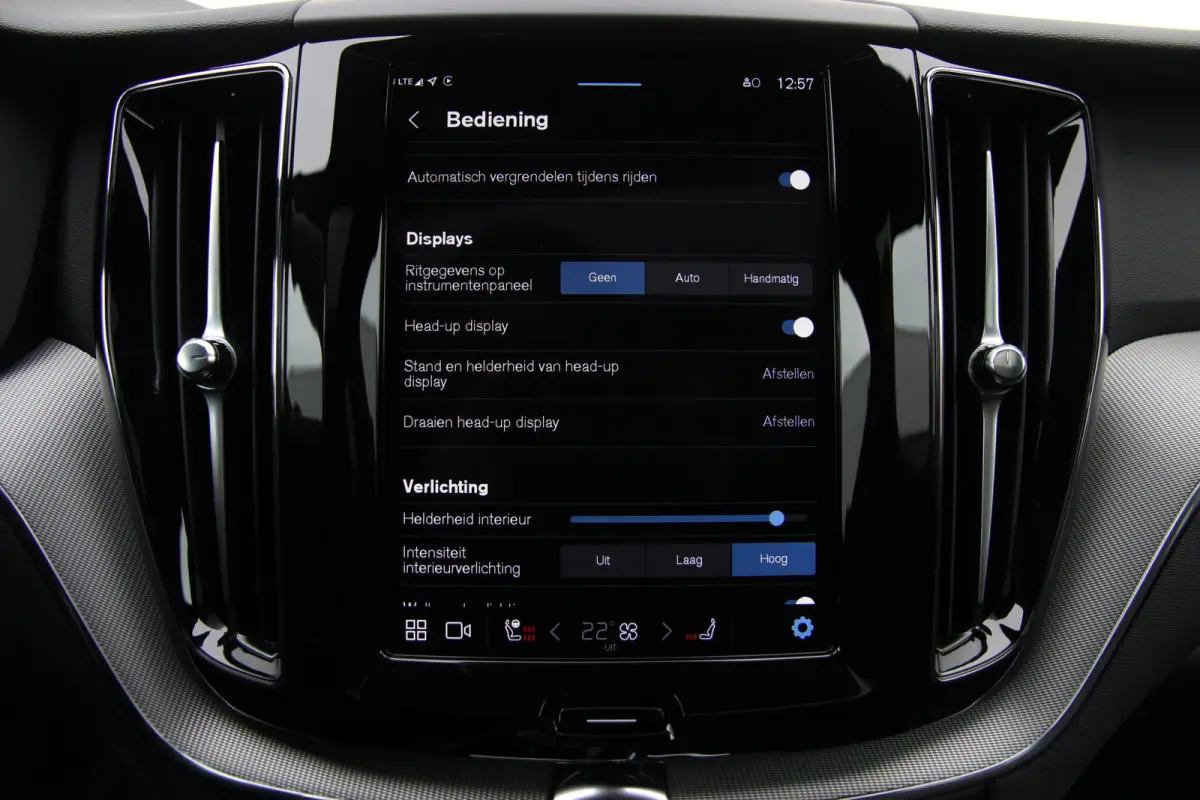 2.0 T6 Plug-in hybrid AWD Plus Black Edition R-Design | Nieuw | Pano | Head-up | ACC