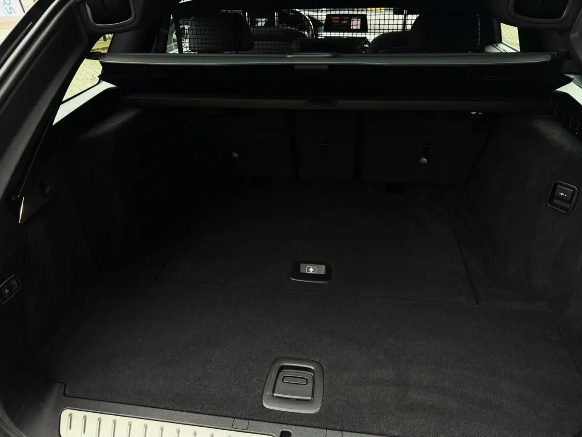520i High Executive Edition 184PK|Virtual|PANO|Sportstoel|PDC|Prof Navi|Leder|Camera|Full Led|StoelVW|Memmory