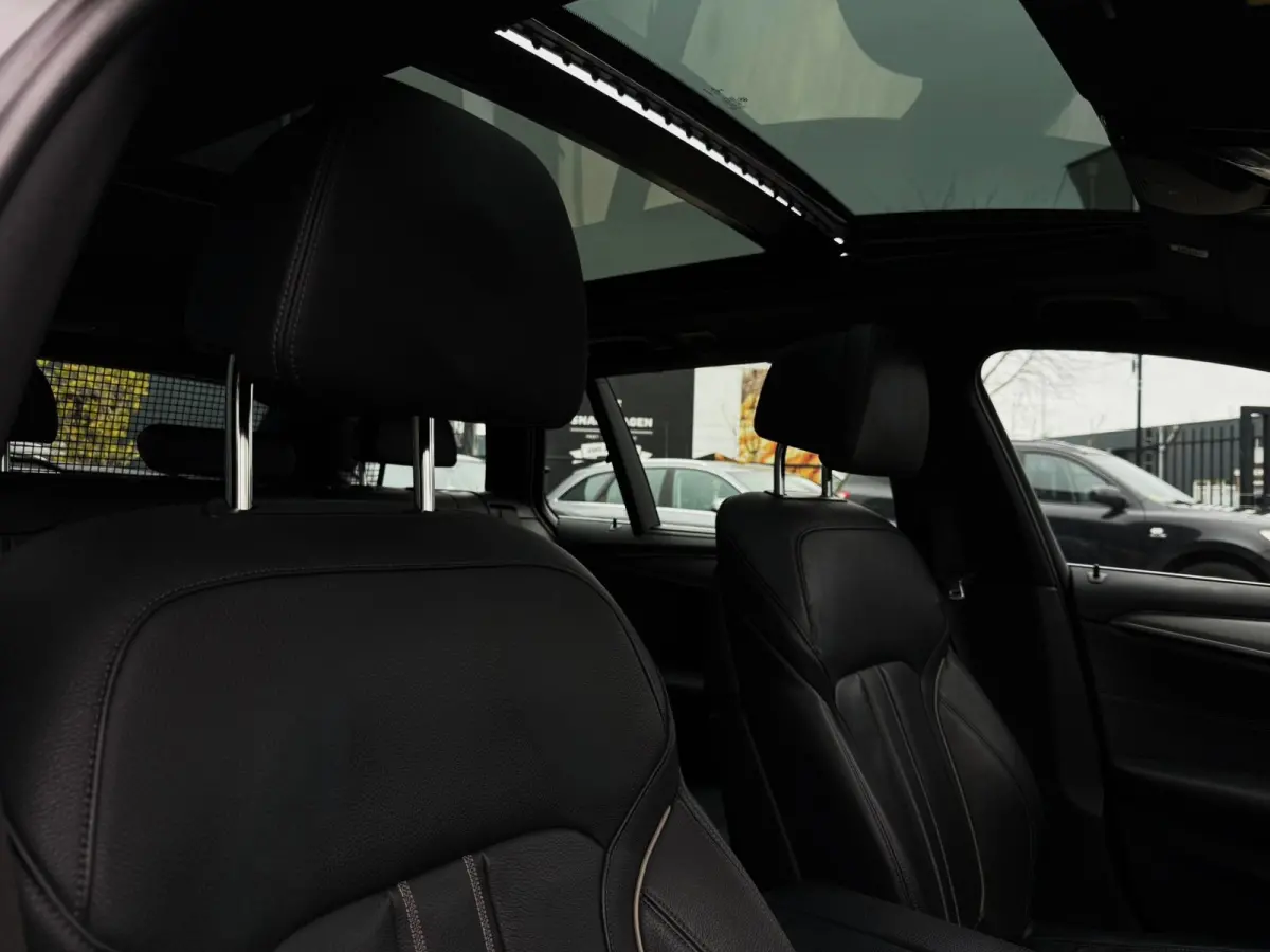 520i High Executive Edition 184PK|Virtual|PANO|Sportstoel|PDC|Prof Navi|Leder|Camera|Full Led|StoelVW|Memmory