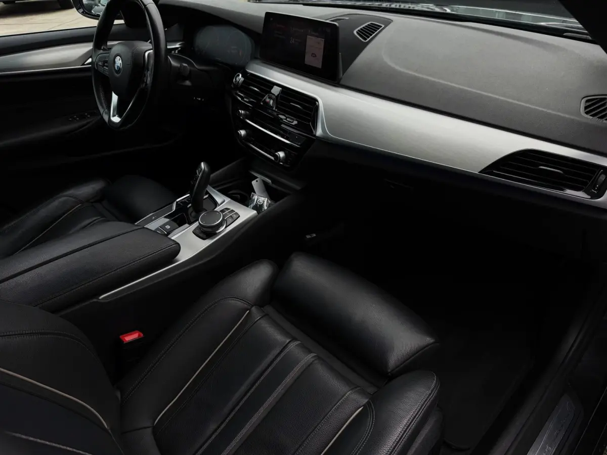 520i High Executive Edition 184PK|Virtual|PANO|Sportstoel|PDC|Prof Navi|Leder|Camera|Full Led|StoelVW|Memmory