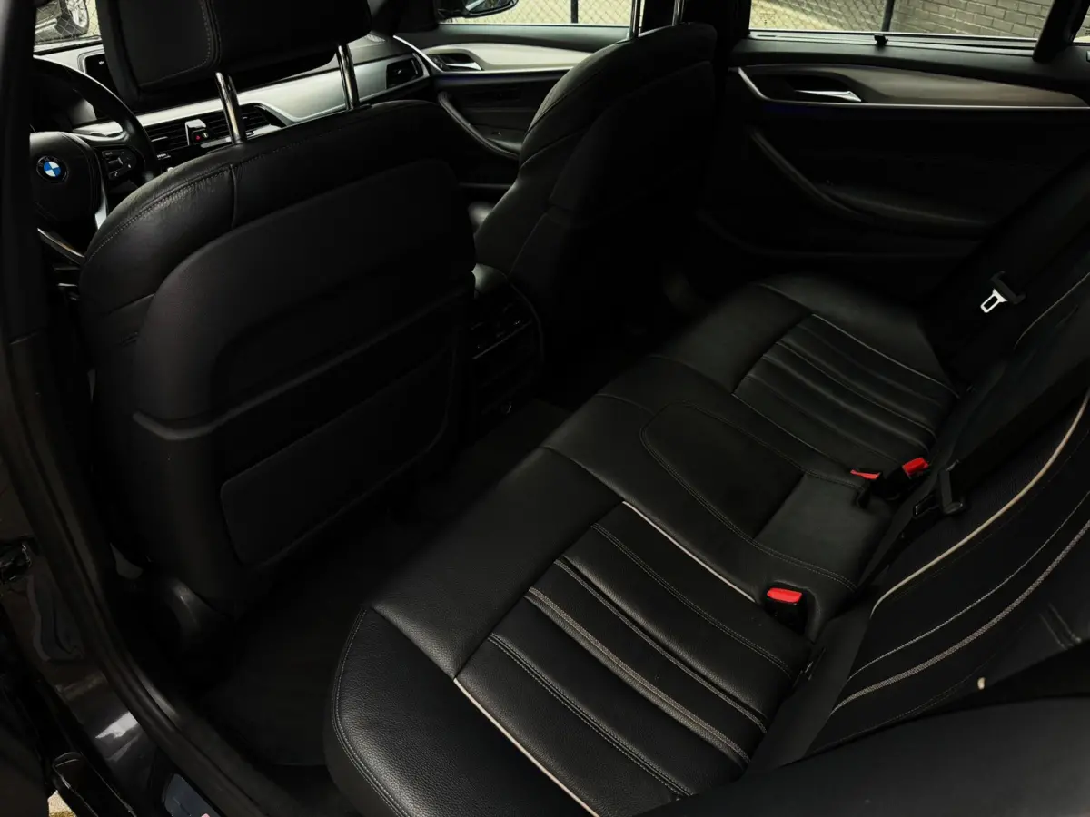 520i High Executive Edition 184PK|Virtual|PANO|Sportstoel|PDC|Prof Navi|Leder|Camera|Full Led|StoelVW|Memmory