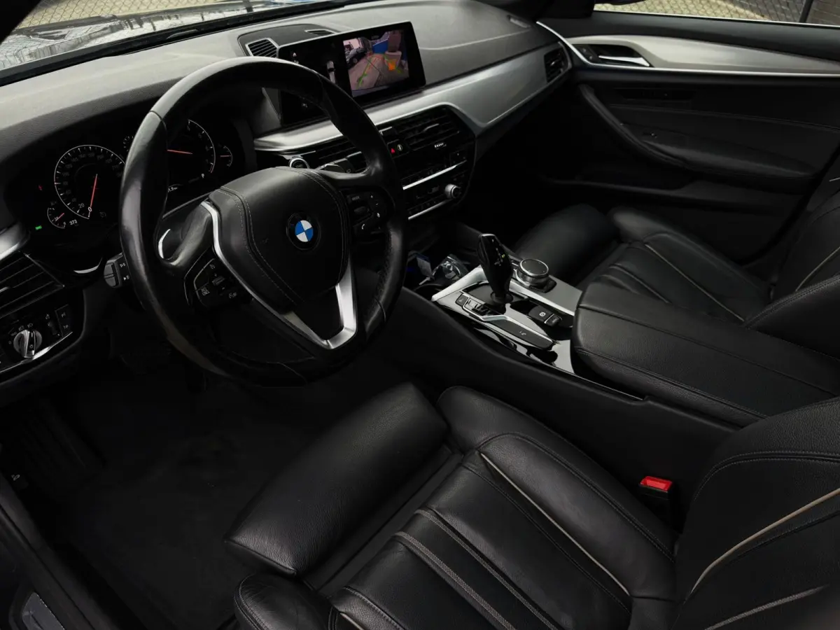 520i High Executive Edition 184PK|Virtual|PANO|Sportstoel|PDC|Prof Navi|Leder|Camera|Full Led|StoelVW|Memmory