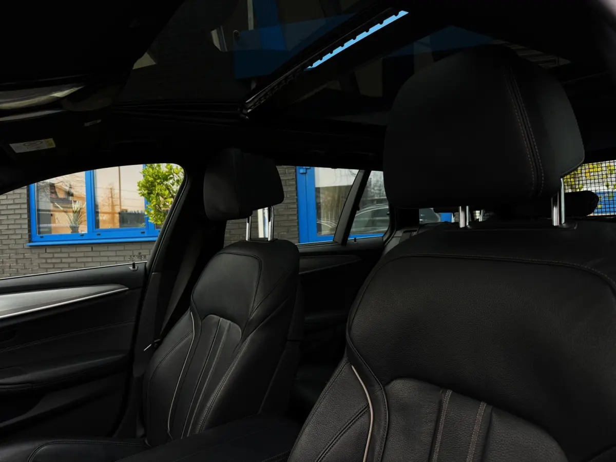520i High Executive Edition 184PK|Virtual|PANO|Sportstoel|PDC|Prof Navi|Leder|Camera|Full Led|StoelVW|Memmory